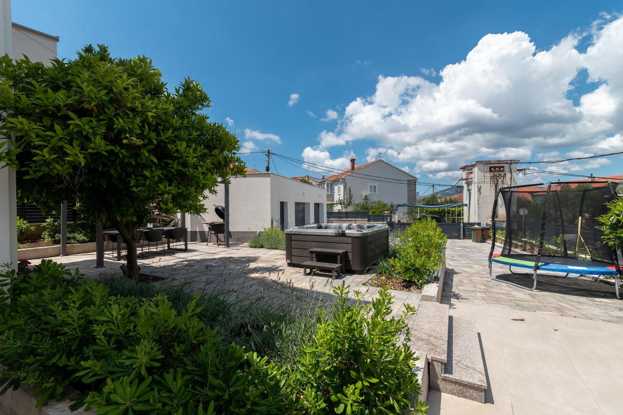 Maca Apartments & Suites Trogir Eksteriør bilde